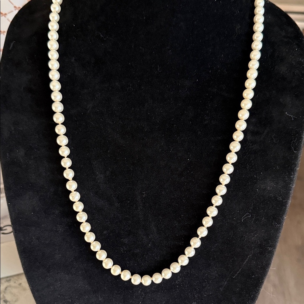 Timeless Pearl Necklace in Ivory